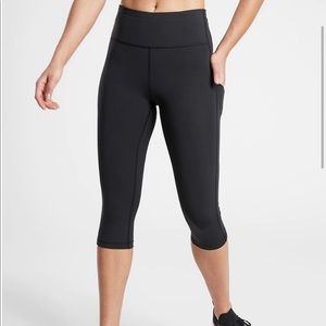 Athleta Ultimate Stash Pocket Crop